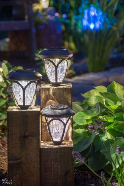 DiY Cedar Cube Landscape Lights for backyard lighting | TheNavagePatch.com Landscape Lights Diy, Solaire Diy, Yard Makeover, Solar Light Crafts, Lights Diy, Solar Landscape Lighting, Taman Diy, Solar Landscape, Landscape Lights