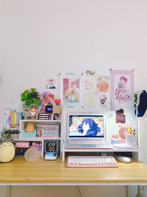 desk cute howls moving castle manga loveorhate Study Desk Set Up Aesthetic, Desk Anime Decor, Simple Desk Setup Aesthetic, Desk Inspo Aesthetic Minimalist, Anime Desk Aesthetic, Anime Desk Setup, Desk Set Up Ideas, Room Decor Study Table, Art Desk Aesthetic