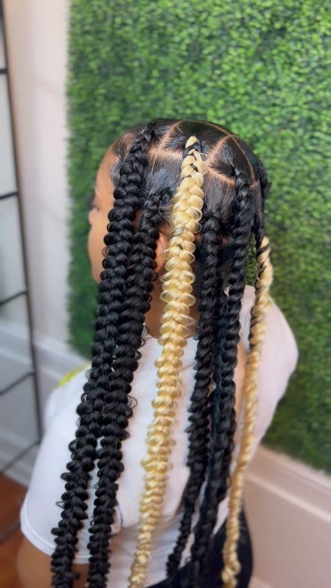 Medium Butterfly Knotless Braids, Large Knotless Butterfly Box Braids, Butterfly Braid Knotless, Passion Braid Ponytail, Butterfly Jumbo Box Braids, Cute Jumbo Box Braids Hairstyles, Butterfly Braids With Color, Butterfly On Braids, Jumbo Knotless Butterfly Braids