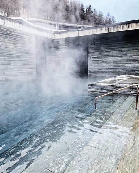 Marina Panceri Architecture auf Instagram: „Therme Vals by Peter Zumthor | 📷Marina Panceri #switzerland #therm # thermevals #peterzumthor #spa #baths #cave #quarry #quartzite #stone…“ Therme Vals, Spa Baths, Peter Zumthor, Go Outside, Niagara Falls, Switzerland, Arch, Spa, Natural Landmarks