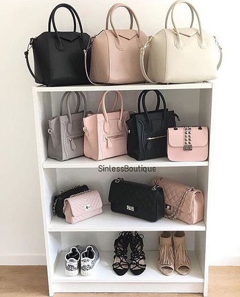 Closet Organisation, Sac Michael Kors, Bag Closet, Walking Closet, Organisation Ideas, Clothes Closet Organization, Ellie Saab, Handbag Storage, Clothes Closet