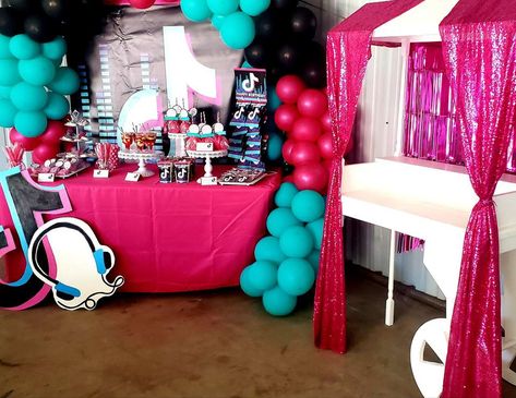 12th Birthday Party Ideas, Tiktok Party, Ice Cream Party Favors, Birthday Party Design, 9th Birthday Parties, Birthday Party For Teens, Kids Party Themes, Surprise Party, 12th Birthday