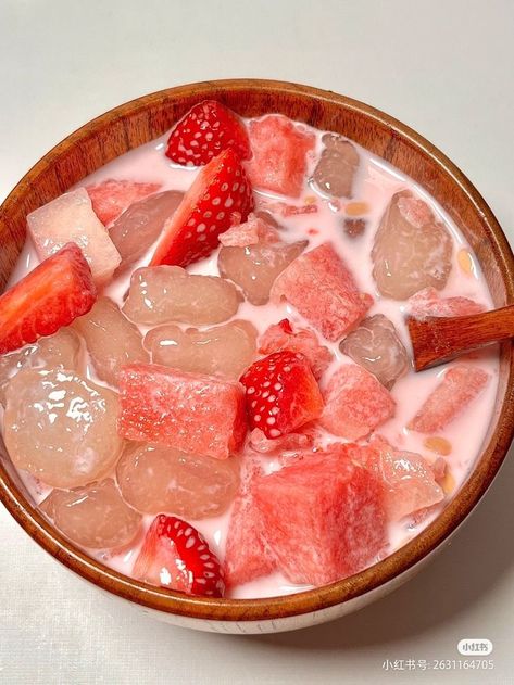 Hwachae🍓 Hwache Korean Desert, Hwachae Bowl, Hwachae Aesthetic, Refreshing Aesthetic, I Want Food, Creative Snacks, Kawaii Cooking, Delicacy Food, Asian Desserts