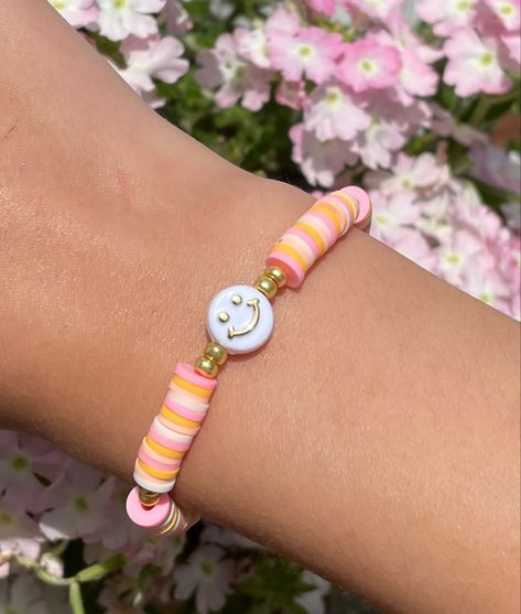 Clay bracelet sunset preppy bracelet Clay Bead Bracelet Ideas With Smiley Face, Flat Bead Bracelet Ideas, Clay Bead Bracelet Ideas, Bracelets Preppy, Smile Bracelet, Bead Bracelet Ideas, Clay Bracelets, Clay Bead Necklace, Beaded Braclets