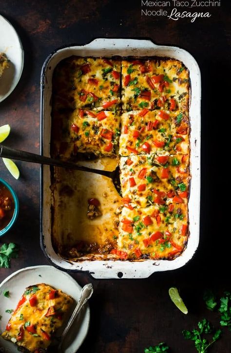 Mexican Zucchini Lasagna - This lasagna has all the cheesy, saucy taste but without the carbs and calories! It's a healthy, gluten free and protein-packed crowd-pleasing dinner that's only 280 calories! Make-ahead and freezer friendly too! | Foodfaithfitness.com | @FoodFaithFit Taco Lasagne, Mexican Zucchini, Healthy Weekly Meal Plan, Taco Lasagna, Mexican Lasagna, Zucchini Lasagna, Healthy Chicken Dinner, Lasagna Recipe, Freezer Friendly