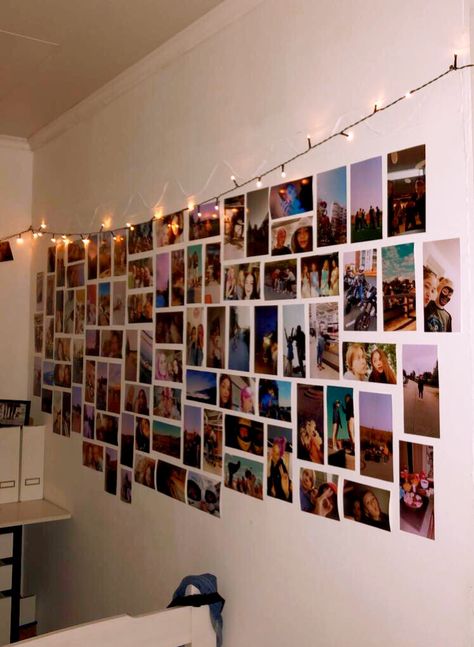 Disposable Pictures Wall, Friend Photo Wall Collage Bedroom, Small Pictures On Wall, Disposable Photo Wall, Friends Picture Wall, Photo Wall Collage Ideas Bedrooms, What To Do With An Empty Wall, How To Display Photos, Wall Photo Collage Ideas