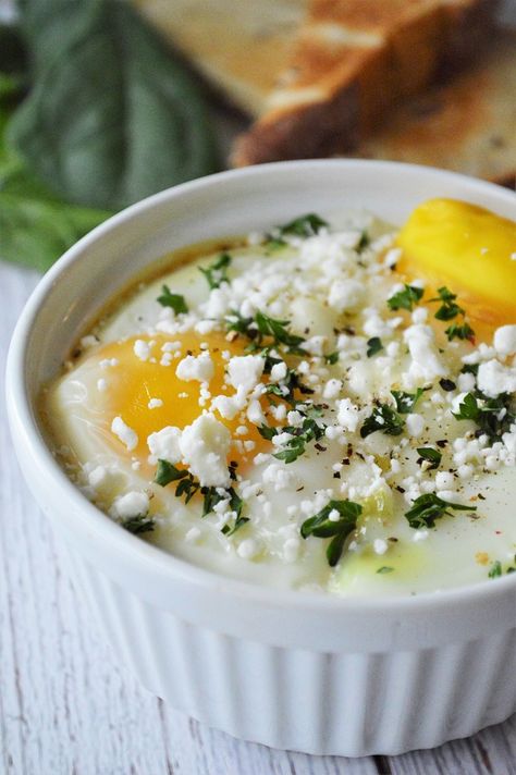 Greek Eggs for One - The Healthy Home Cook Greek Eggs Breakfast, Greek Brunch Ideas, Greek Eggs, Egg Breakfasts, Chef Breakfast, Breakfast Eggs Scrambled, Greek Breakfast, Chicory Recipe, Healthy Egg Breakfast