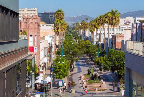 3rd Street Promenade | Downtown Santa Monica | Stores & Restaurants Neighborhood Guide, Santa Monica Pier, Vegas Strip, Las Vegas Strip, Destin Beach, Downtown Los Angeles, Balboa, La Jolla, Luxury Store