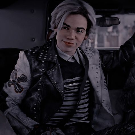 Carlos Descendants Icon, Carlos Descendants Aesthetic, Descendants Shifting, Carlos Devil, Descendants Carlos, The Descendants Movie, Descendants Icons, Carlos Descendants, Cameron Boyce Descendants