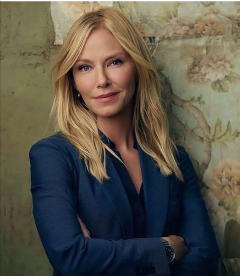 Kelli Giddish, Amanda Rollins, Women's Blazer, Actresses, Entertainment, V Neck, Blazer, Women's Top