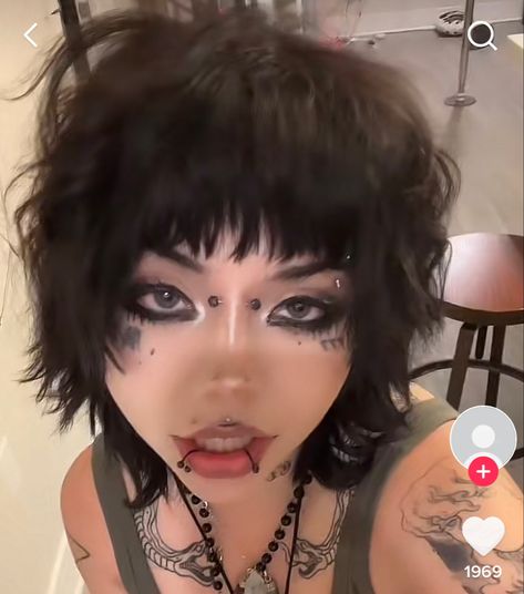 Goth With Short Hair, Gothic Hairstyles Short, Short Eyebrows, Edgy Makeup Looks, Black Bob Hairstyles, Gothic Hairstyles, Goth Hair, Alternative Makeup, Cool Makeup Looks