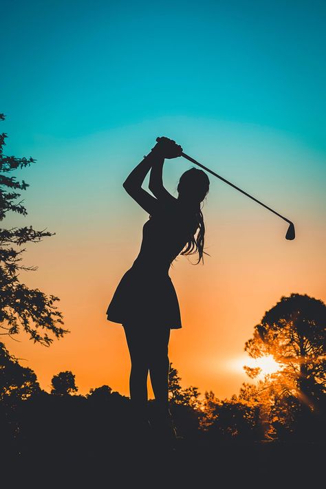 Golf Senior Pictures, Golf Pictures, Golf Photography, Golf Inspiration, Best Golf Clubs, Healthy Activities, Girls Golf, Miniature Golf, Silhouette Photos