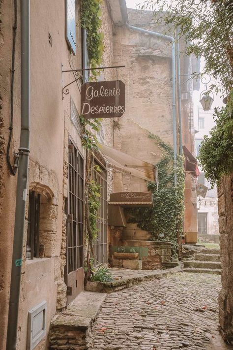 The Absolutely Beautiful Villages Of Gordes and Roussillon In Provence, The South Of France - Hand Luggage Only - Travel, Food & Photography Blog Paris Filter, Paris Dream, France Aesthetic, Italy Aesthetic, Voyage Europe, Provence France, French Countryside, France Paris, The South Of France