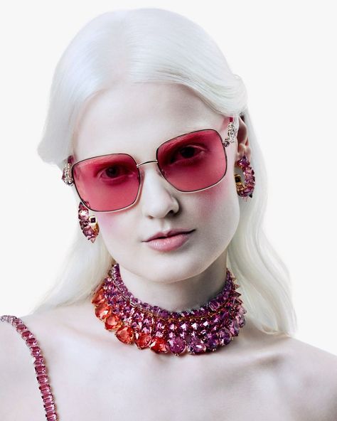 These Swarovski Sunglasses Give Big Bedazzled Energy Sunglass Collection, Swarovski Sunglasses, Crystal Sunglasses, Pink Accessories, Summer Sunglasses, Oversized Sunglasses, Pink Diamond, Colored Sunglasses, Beauty Photography