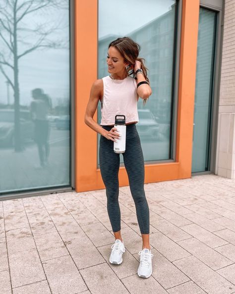 Sporty Outfits For Women, Summer Outfits Athletic, Summer Sports Outfits, Cute Athletic Outfits, Lulu Outfits, Fitness Fashion Outfits, Outfits Athletic, Gym Attire, Fitness Outfits