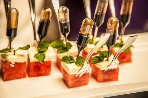 appetizers with sauce for pipette | ... appetizers. 'Our miniature pipettes are filled with surprises. It’s Pipette Appetizers, Passed Appetizers, Royal Park Hotel, Diy Healthy Snacks, Diy Easy Recipes, Royal Park, Pipettes, Molecular Gastronomy, Best Food Ever