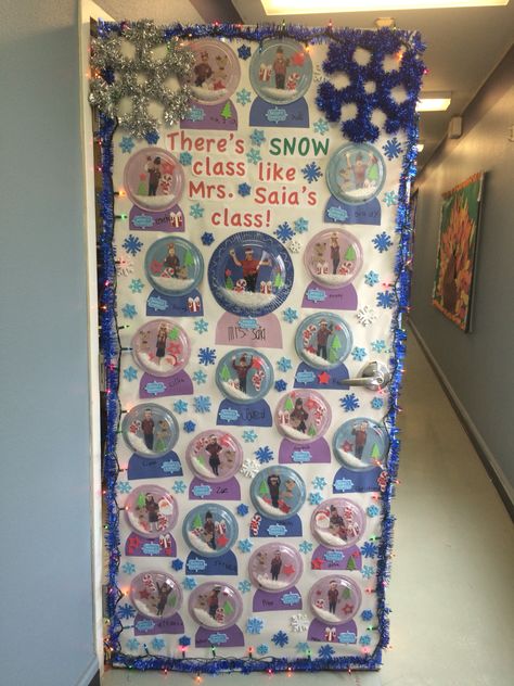 Snow Globe Classroom Door Decoration, Snow Globe Door Decorations For School, Snow Globe Christmas Door, Snowglobe Classroom Door, Door Decorating Contest Winter, Snow Globe Door Decorating Contest, Snow Globe Classroom Door, Snowglobe Door Decoration, Snow Globe Door Decoration