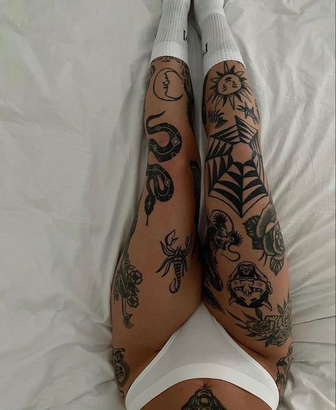 Back Of Leg Tattoos, Tato Paha, Woman Tattoo, Aquarius Woman, Abstract Woman, Leg Tattoos Women, Leg Sleeve Tattoo, Dope Tattoos For Women, Stylist Tattoos