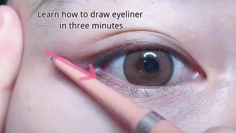 Monolid Eyeliner, Pencil Eyeliner Tutorial, Tightlining Eyes, How To Draw Eyeliner, Korean Eyeliner, Beginners Eyeliner, Draw Eyeliner, Eye Eyeliner, How To Do Eyeliner