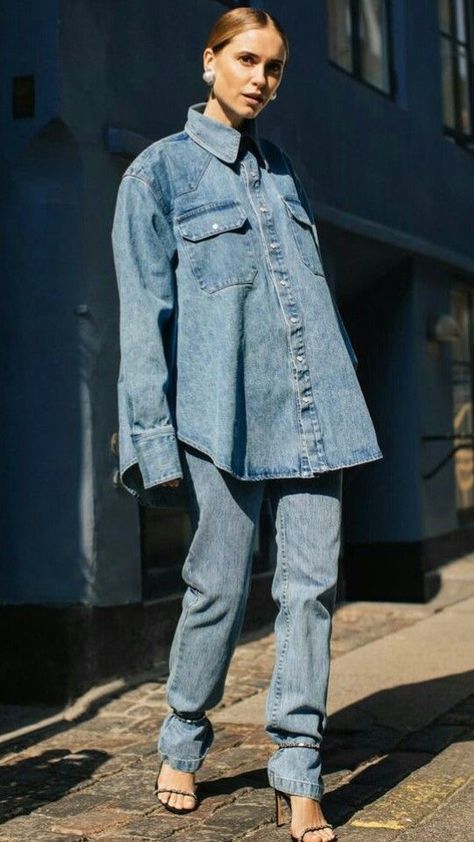 Denim 2023, Denim On Denim, All Jeans, Double Denim, Outfit Jeans, Mode Streetwear, Denim Outfit, Fall Winter Outfits, Outfits Casuales