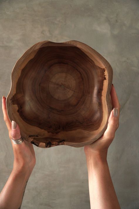 teak wood bowl - Natural Bowls - wooden dishes - salad bowl - fruit bowl - bali maker - unique shape Wooden Bowl Aesthetic, Diy Wooden Bowl, Wood Carving Bowls, Green Utensils, Wooden Vessels, Acacia Wood Bowl, Bowl Display, Hand Carved Wooden Bowls, Crockery Design