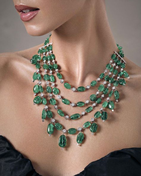 Emerald Mala, Jaipur Jewelry, Peacock Jewelry, Antique Jewellery Designs, Beaded Necklace Designs, Indian Jewellery Design Earrings, Beads Jewellery, Beaded Jewellery, Jewellery Inspiration