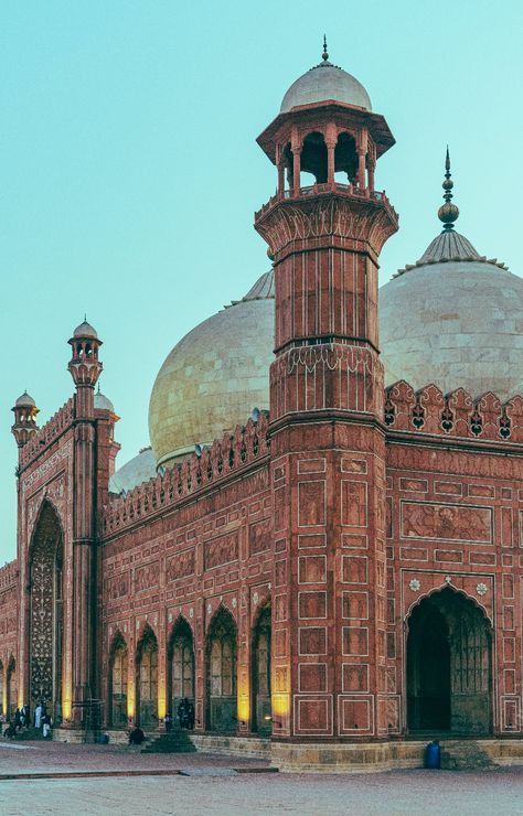 Facade of the Badshahi Mosque, Lahore, Punjab, Pakistan Badshahi Masjid, Spiderman Oc, Broad Peak, Badshahi Mosque, Calligraphy Background, Wall Carvings, Asian Architecture, Mosque Architecture, Beautiful Mosques