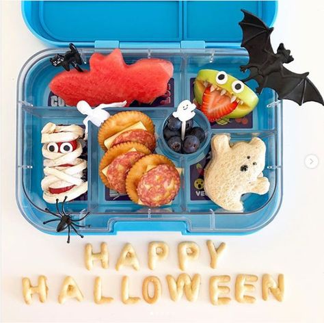 Clever Halloween Lunchbox Ideas for Kids and Kids at Heart Halloween Lunchbox Ideas, Halloween Kids Lunch, Halloween Lunch Ideas, Lunchbox Ideas For Kids, Fun Kid Lunch, Fun School Lunches, Halloween Lunch Box, Kids Lunch Box Meals, Bento Box Lunch For Kids