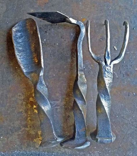 Forged Garden Tools, Black Smithing Ideas, Forged Christmas Ornaments, Blacksmith Projects That Sell, Forged Projects, Blacksmith Art, Blacksmithing Projects, Welding Works, Blacksmith Ideas