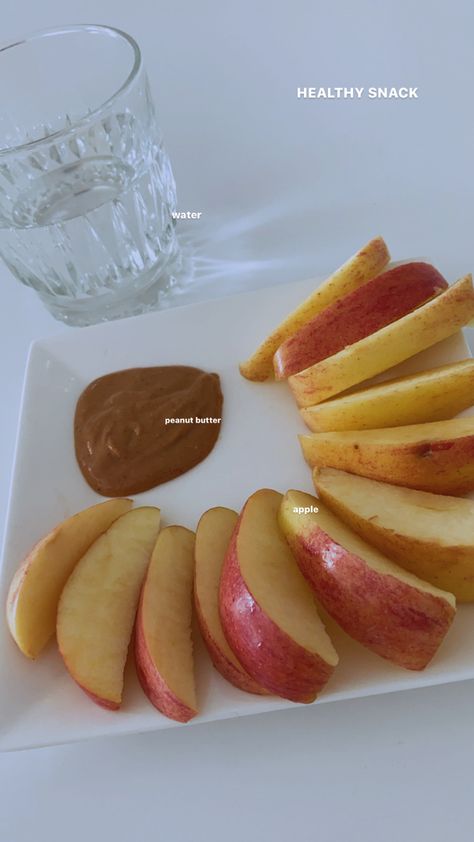 Apple With Peanut Butter, Apple Peanut Butter, Peanut Butter Breakfast, Peanut Butter Snacks, Healthy Snack Ideas, Bakery Foods, Apple And Peanut Butter, Snack Healthy, Snacks Ideas