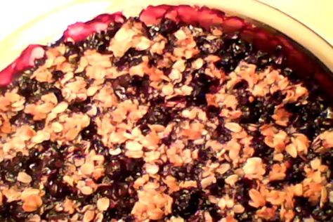 Blueberry Crumble. Photo by CaptainJana Blueberry Crumble Recipes, Rhubarb Crumble Recipes, Gluten Free Crisps, Brown Sugar Oatmeal, Blueberry Crisp, Summer Sweets, Berry Crumble, Blueberry Crumble, Instant Oatmeal