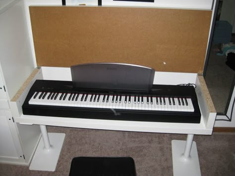 Awesome keyboard stand ikea hack! I want this! Ikea Piano Stand Hack, Keyboard Room, Piano Keyboard Desk, Keyboard Setup Piano, Lack Tv Bench, Piano Storage, Diy Music Stand For Keyboard, Keyboard Guitar, Musical Keyboard Stand