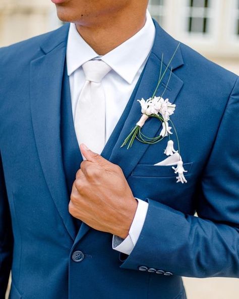 Wedding Suits For Grooms & Groomsmen on Instagram: "Something tells me you're still recovering from the time change, but today we’re sharing something awesome we “fall back” on time and time again… 😉⁠ ⁠ Our Midnight Blue suit!✨ ⁠ ⁠ A popular choice for grooms who want the traditional blue suit look, but are looking for something with a modern twist and flare. Every groom wears it differently, and we love how this groom, in particular, paired it with white accessories, including that show-stoppi Tux Vs Suit Wedding, Royal Blue Wedding Suit, Royal Blue Suit Wedding, Navy Groomsmen Suits, White Tie Wedding, Blue Wedding Suit, Groom And Groomsmen Outfits, Groom Suit Navy, Midnight Blue Suit