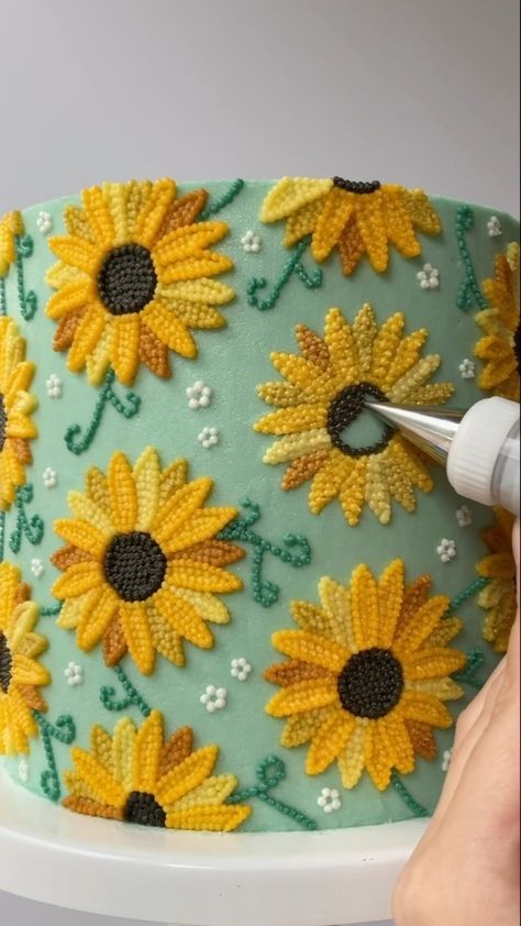 Siân-Amy Pettit on Instagram Patchwork Cake, Autumn Colour Palette, Flower Buttercream, Autumn Cake, Fruit Cake Design, Autumn Patchwork, Sunflower Cake, Buttercream Flower Cake, Beautiful Cake Designs