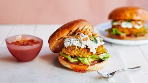 Taken from Joe Wicks's new book Joe's Family Food, this recipe for healthy chickpea burgers make for a fun family supper that everyone can get involved in. Joe Wicks Recipes, Healthy Low Calorie Dinner, Mango Chutney Recipe, Chickpea Burgers, Chickpea Burger, Raw Cauliflower, Joe Wicks, Spiced Chickpeas, Mango Chutney