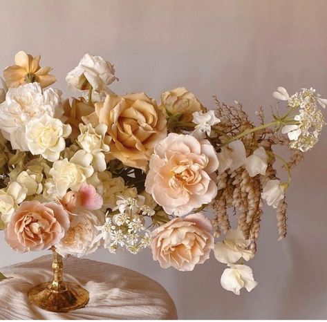 Luxury Florists, Wedding Planner Business, Beige Color Palette, Tan Wedding, Elegant Wedding Inspiration, Wedding Photography Business, Brown Flowers, Wedding Flower Inspiration, Wedding Table Decorations