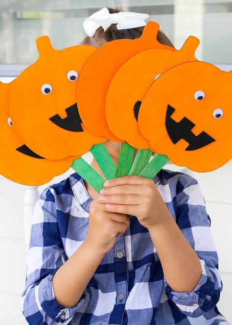 Halloween Lesson Plans, 5 Little Pumpkins, Halloween Infantil, Wooden Puppet, Mascaras Halloween, Arts And Crafts Storage, Halloween Arts And Crafts, Tie Crafts, Halloween Activity