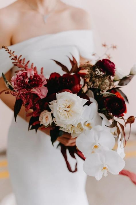 Prewed Photoshoot, Red Rose Bouquet Wedding, White Orchid Bouquet, Orchid Bouquet Wedding, Traditional Chinese Food, Red Bridal Bouquet, Burgundy Bouquet, Red Bouquet Wedding, Red Orchids