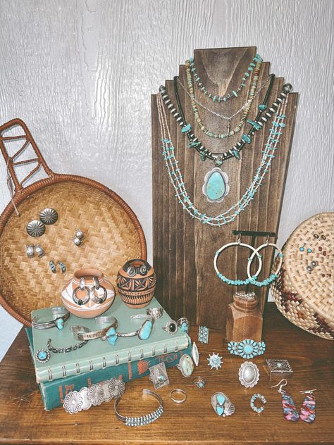 Turquoise Jewelry Display, Western Jewelry Display, Boutique Jewelry Display, 2023 Apartment, Turquoise Tuesday, Western Fashion Jewelry, Chunky Silver Jewellery, Silver Display, Fit Checks