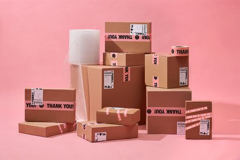 Infamuse | Anagrama Office Routine, 보고서 디자인, Ecommerce Packaging, Custom Tape, Package Mockup, Packaging Ideas Business, Clothing Packaging, Branding Design Packaging, Box Packaging Design