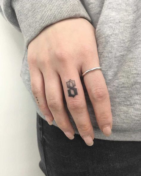 Number 8 tattoo by Gianina Caputo inked on the right hand’s middle finger Tattoo Numero, Number 8 Tattoo, Emotional Burden, 88 Tattoo, 8 Tattoo, Middle Finger Tattoos, Fonts Tattoo, Omerta Tattoo, Lucky Fortune