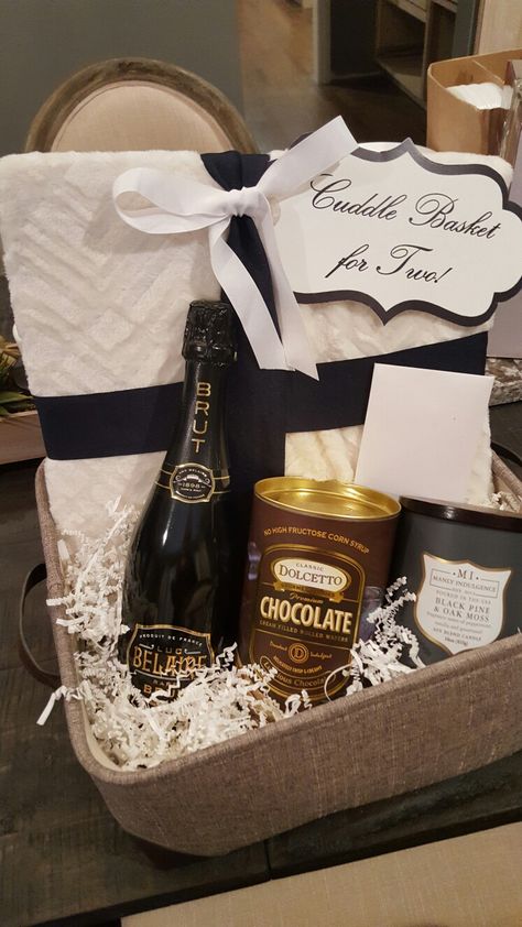 Corporate Xmas Gift Ideas, Couples Gift Basket, Date Night Basket, Couple Gifts Basket, Couples Trip, Basket Christmas, Secret Sister, Always A Bridesmaid, Moms Birthday