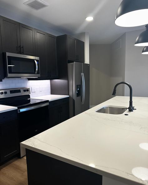 DEAL ALERT: 🚨 8 WEEKS FREE 🚨 3 Beds 3 Baths 📍 Deep Ellum Lease this spacious and homey apartment for just $946 each with 3 roommates or just $1419 with 2 roommates! Thats a steal! 📱 469-545-5216 for a private showing #dfwapartmentlocators #dfwapartmentlocator #apartmentlocator #dallasapartmentlocator #dallasapartmentlocators #dallasapartments #luxuryapartmentsdallas #dallasrealestate Homey Apartment, Apartment Locator, Dallas Apartment, Luxury Apartments, 8 Weeks, Apartment, Bath, Bed, On Instagram