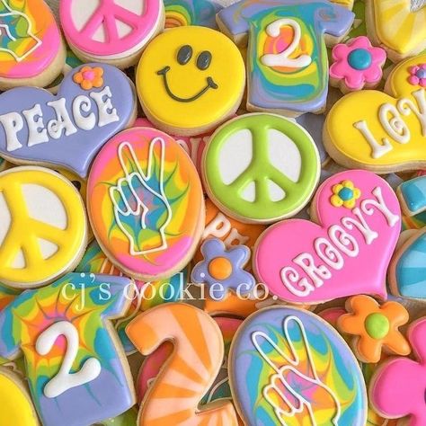 Camping Birthday Party Cake, Hippie Cookies, Woodstock Party, Tie Dye Birthday Party, Mundo Hippie, Lila Party, Hippie Birthday Party, 70s Theme, 60s Party