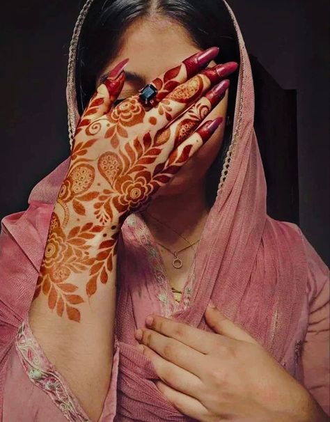 Back Side Mehndi Design, Side Mehndi Design, Back Side Mehndi, Henna Styles, Delicate Hands, Mehedi Design, Mehndi Designs Simple, Mehndi Design, Mehndi Designs