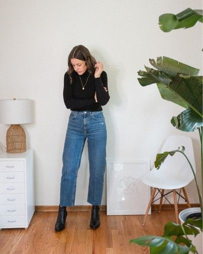 Wide Leg Jeans And Turtle Neck Outfit, Winter Straight Leg Denim Blue Bottoms, Turtle Neck With Baggy Jeans, Dark Wash Straight Leg Jeans Outfit, Fall Straight-leg Jeans With Belt Loops, Chic Non-stretch Wide Leg Jeans, Straight Leg Jeans Outfits, Turtleneck Outfit, Ribbed Turtleneck