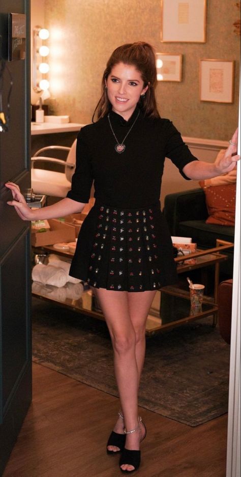 Mary Ann And Ginger, Short Girl Fashion, Rosetta Getty, New Photo Download, Anna Kendrick, Fashion Tights, Pitch Perfect, Petite Fashion, Girl Fashion