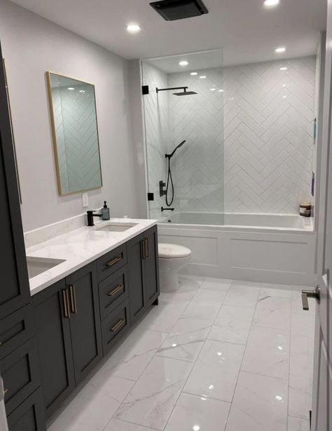 Big Showers Walk In, Modern Farmhouse Small Bathroom, Small Apartment Bathrooms, Modern Bathroom Ideas Luxury, Small Apartment Bathroom Ideas, Modern Restroom, Apartment Bathrooms, Property Layout, Apartment Bathroom Ideas