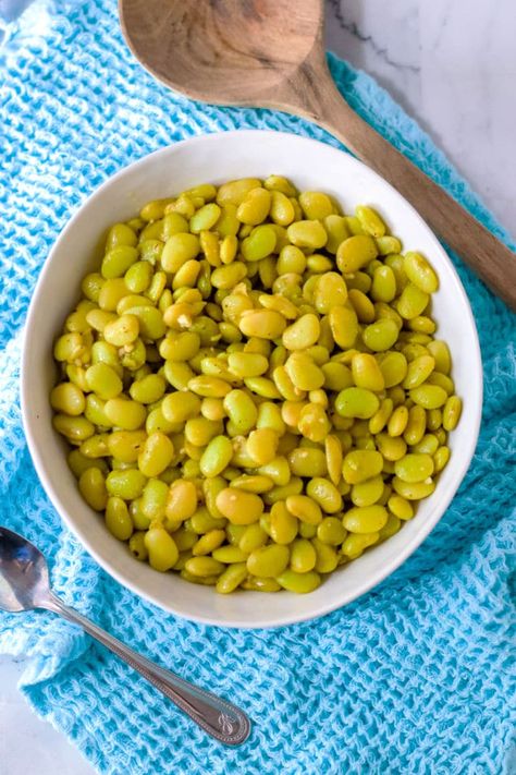 How to cook dried lima beans on the stove, microwave or in a slow cooker is here! Boiling frozen lima beans is a healthy side dish too. Lima Beans Vegetarian, Dry Lima Bean Recipes, Beans Recipe Indian, Dried Lima Beans, Frozen Lima Beans, Lima Beans Recipe, Indian Beans Recipe, Cooking Lima Beans, Baby Lima Beans