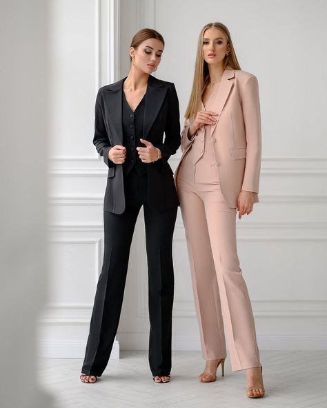 Couple Style Fashion Outfits, Formal Pantsuit, Pantsuit For Women, Formal Pant Suits, Looks Kate Middleton, Suit Measurements, Sleeveless Waistcoat, Suiting Fabric, Beige Blazer